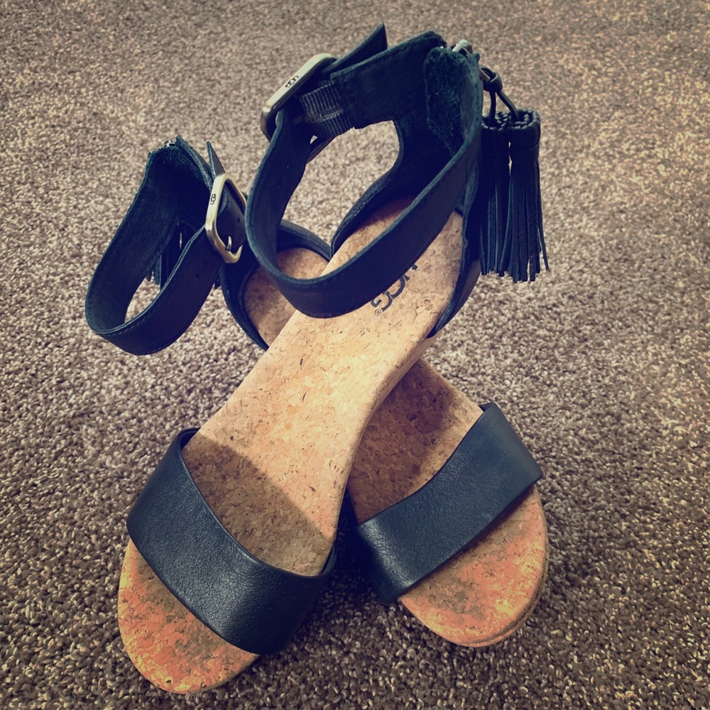 Ugg Zoe Wedge Sandal Size 7